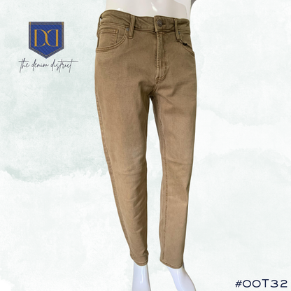 #00T32 Men's Silver Jeans Eddie Straight Relaxed Fit | Dark Beige | Performance Stretch Denim | Tapered Leg
