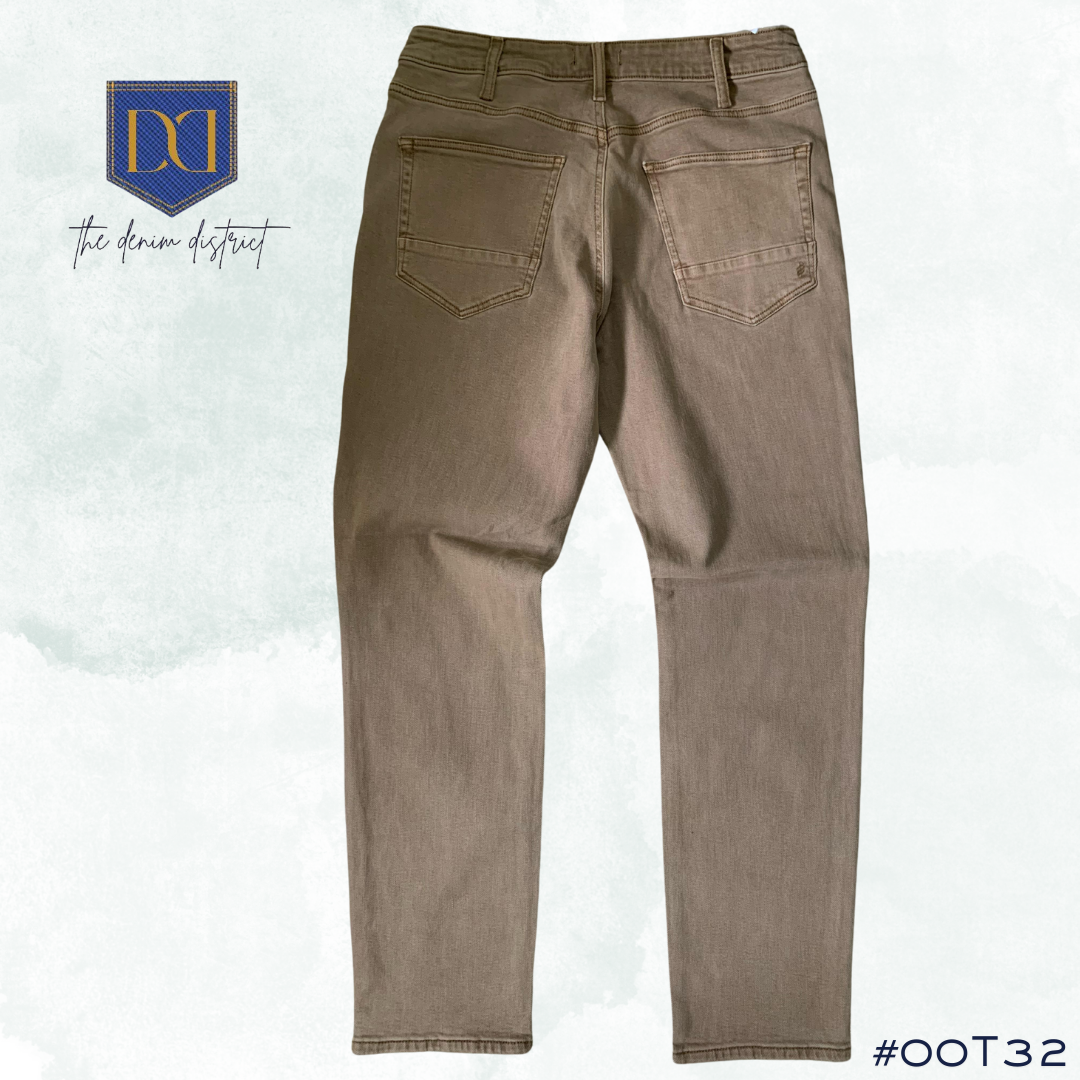#00T32 Men's Silver Jeans Eddie Straight Relaxed Fit | Dark Beige | Performance Stretch Denim | Tapered Leg